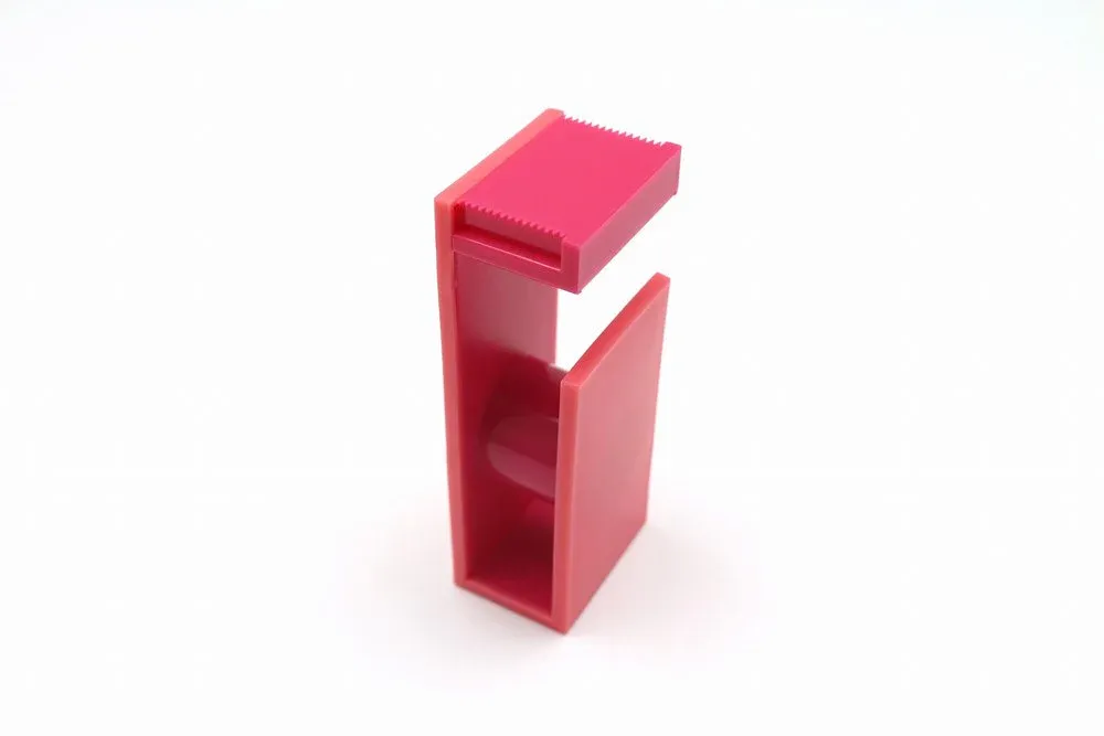 Magnetic tape cutter