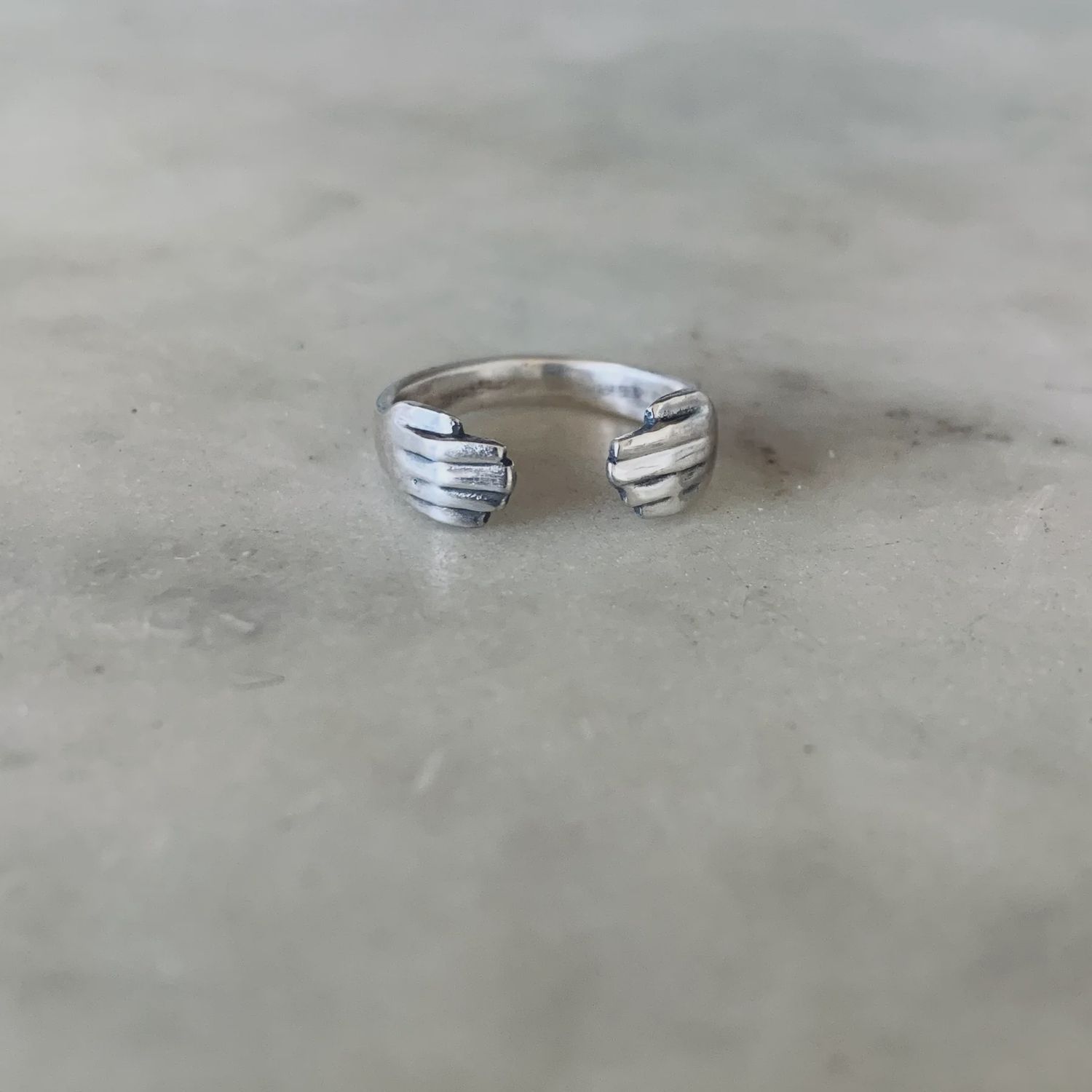 Hug Ring, Material: Sterling Silver, Size: 5/6