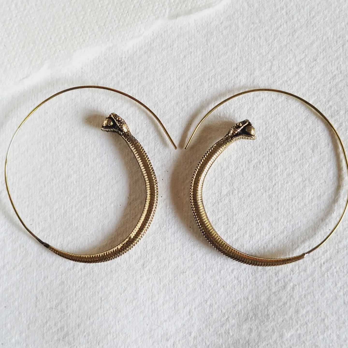 Brass Cobra Hopp Earrings