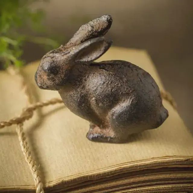 Cast Iron Rabbit