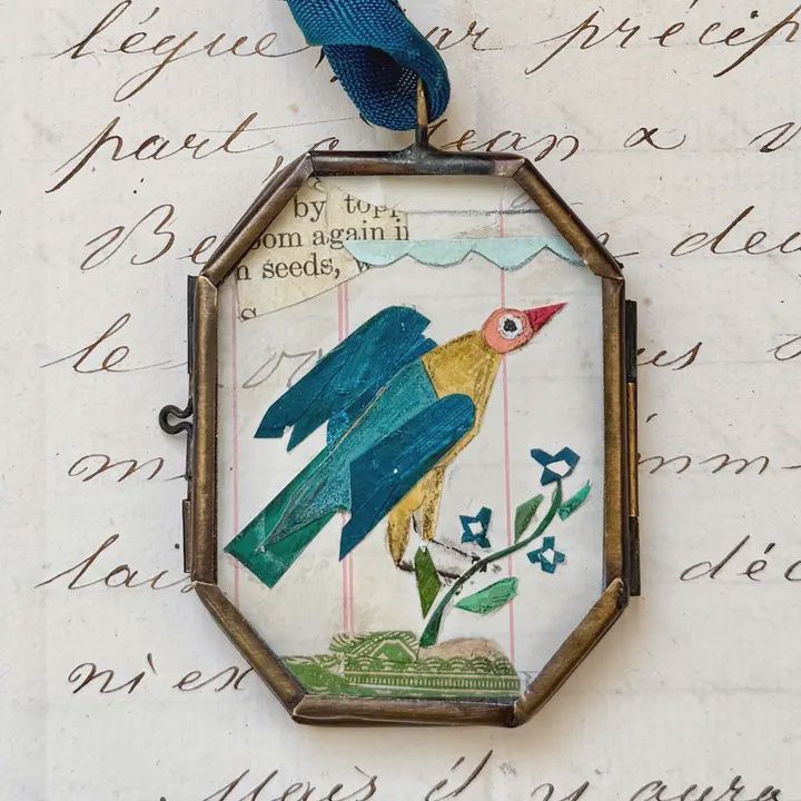 Cassis Folk Bird Art Locket