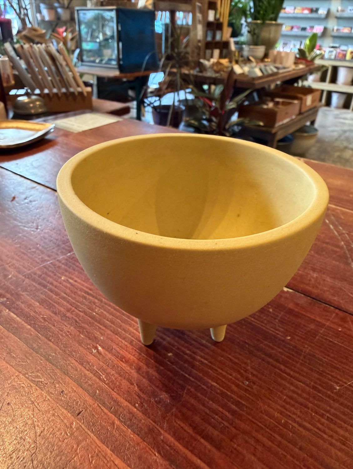 Small Tripod Pot