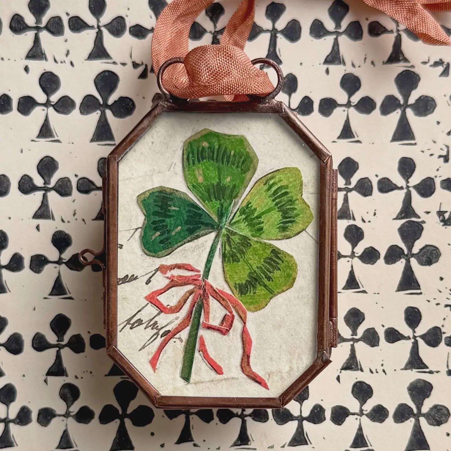 Clover With Bow Glass Locket Wall Art