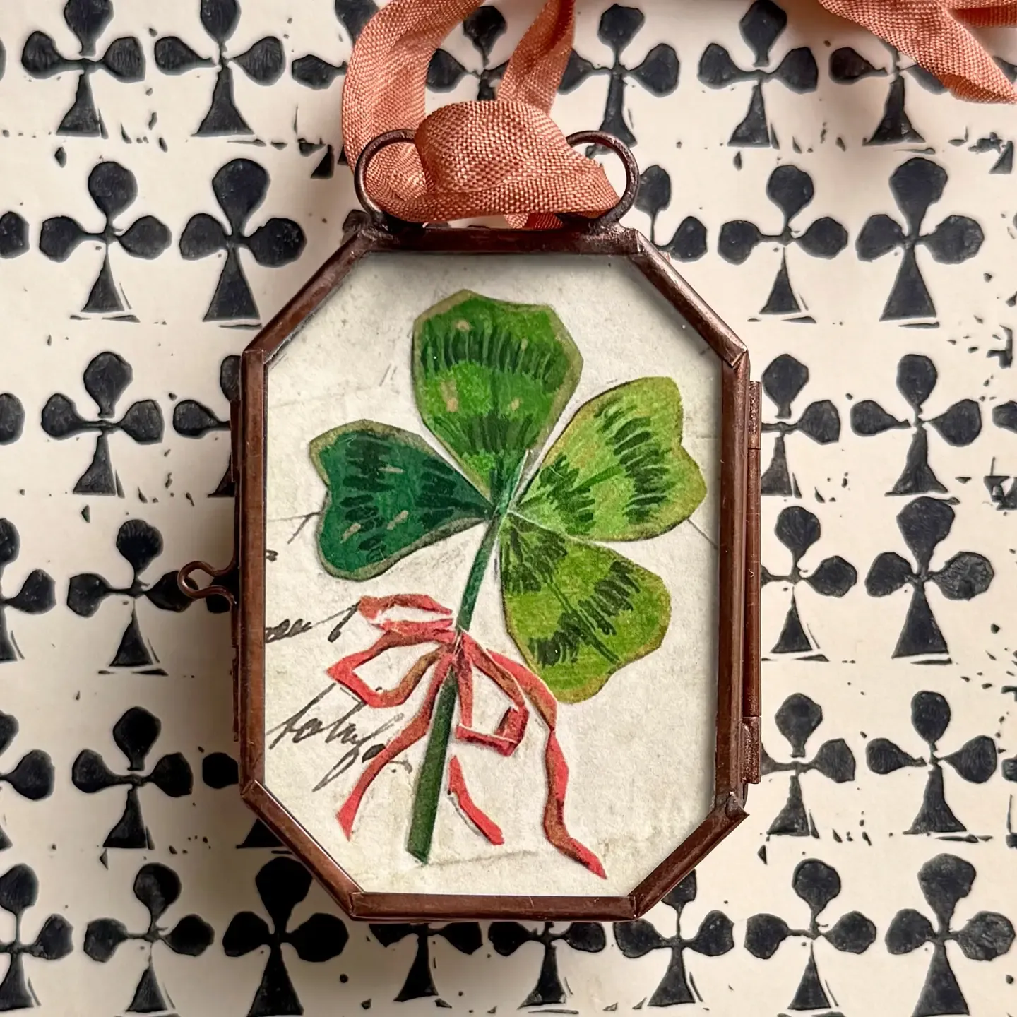 Clover With Bow Glass Locket Wall Art
