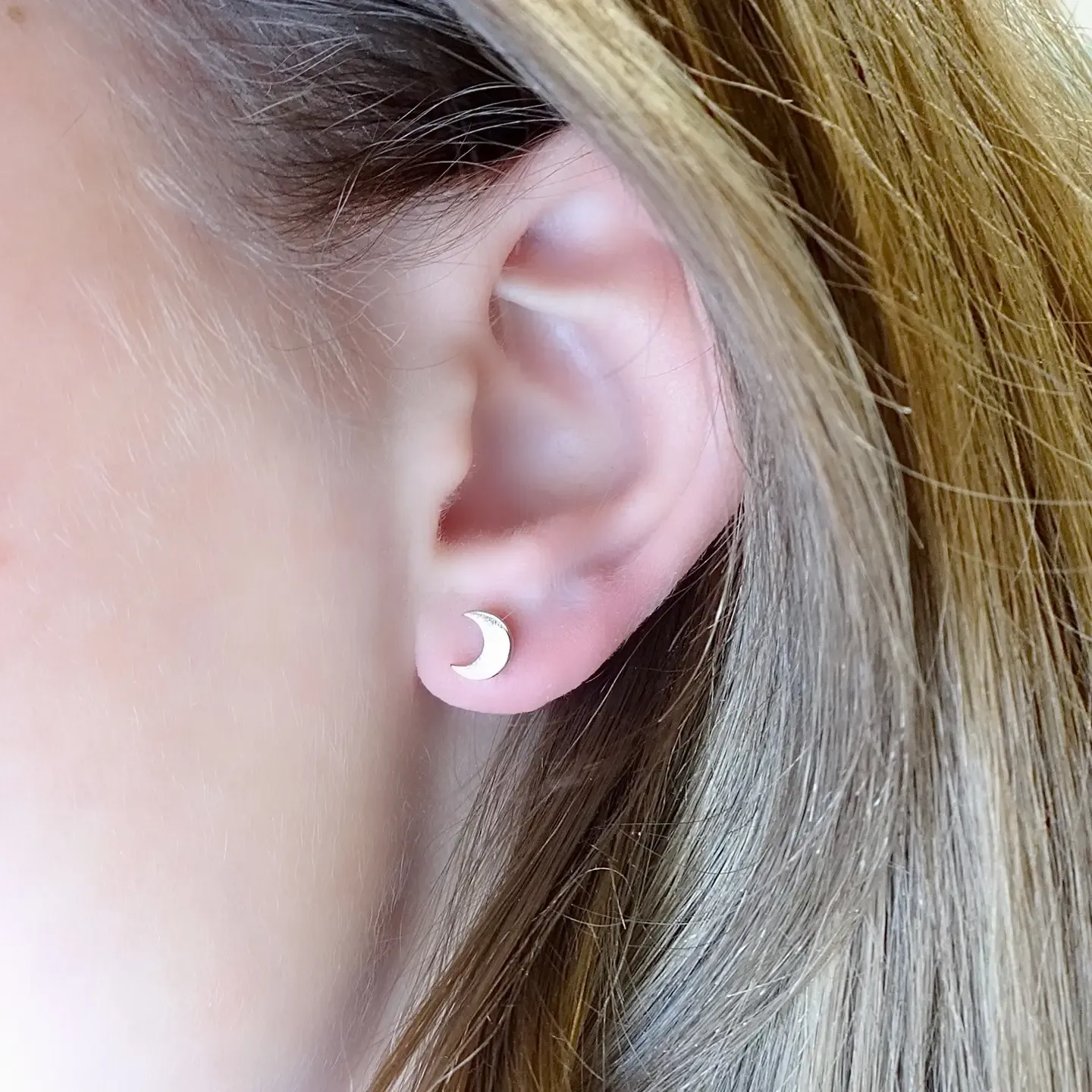 Simple Moon Stud Earrings, Material: 14K gold