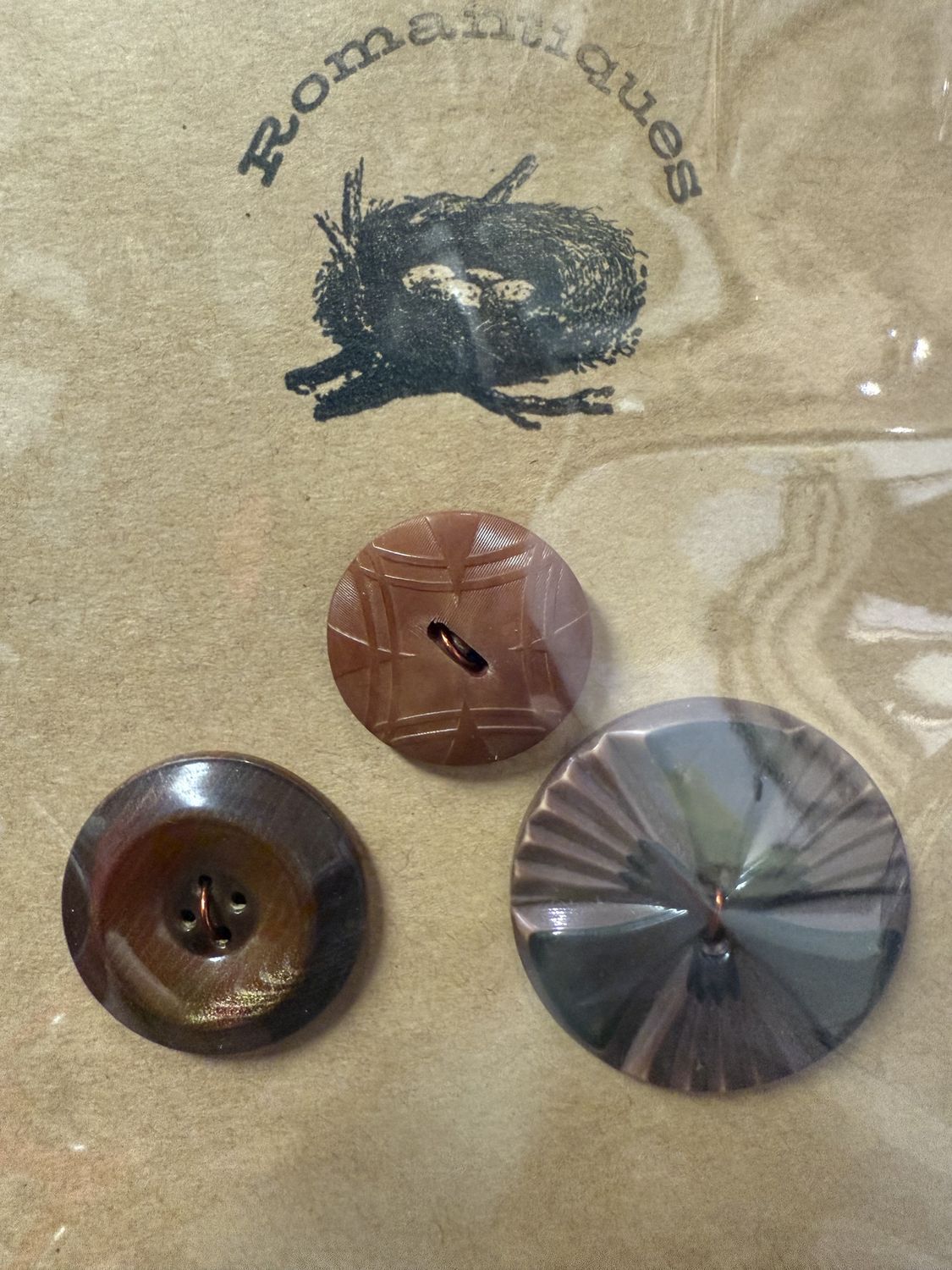 3 Deco Era Plastic Butttons