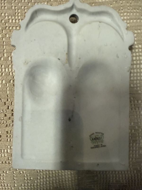 Vict. Bisque Wall Match Safe