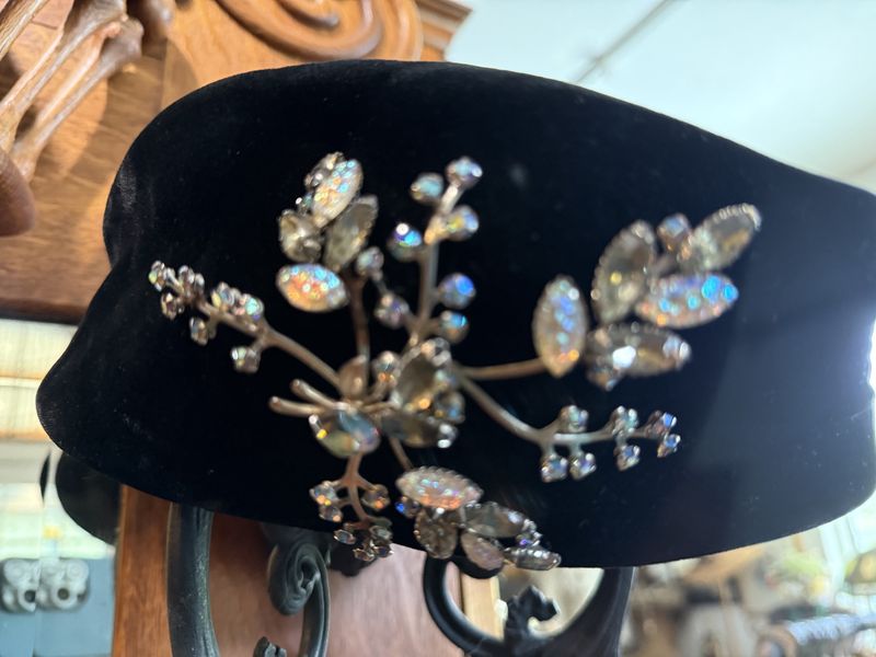 Black Velvet wRhinestone Beret
