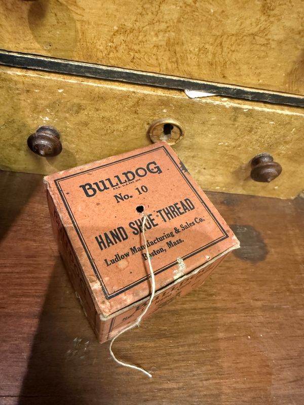 Antique Shoe Thread in Cube Box
