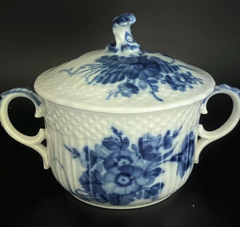 Royal Copenhagen Sugar w/lid