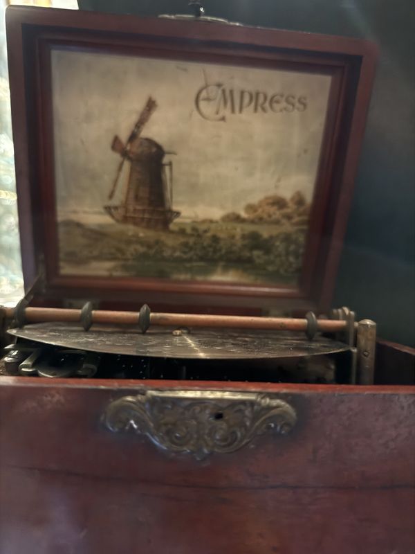 Empress Victorian Metal Disc Music Box