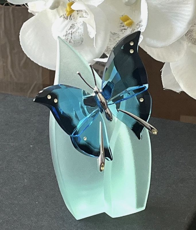 Swarovski Paradise Collection #622735  Blue Butterfly RETIRED Brooch on Stand