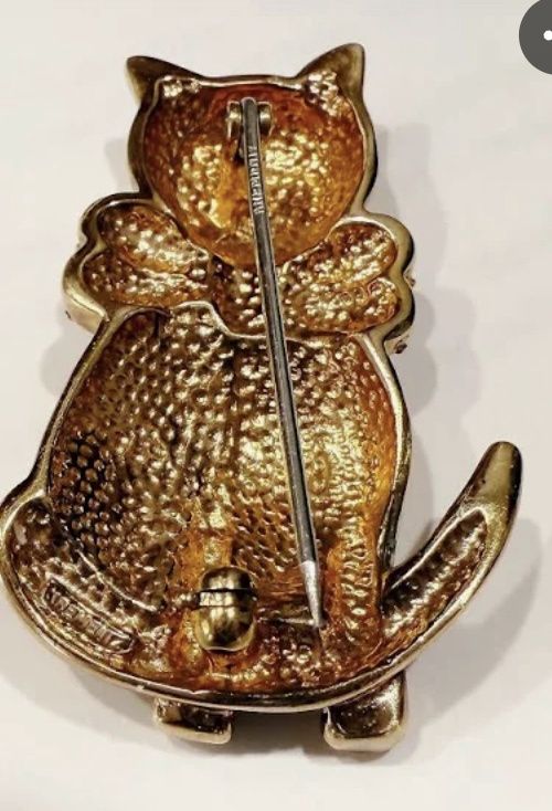 Vintage Krementz Gold Plated Swarovski Crystal Seated Cat Brooch