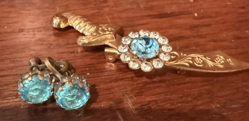 Coro Vintage Brooch and Screw Back Earrings Aqua Rhinestones