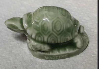 Wade Pottery Miniature Figurine-Green Turtle
