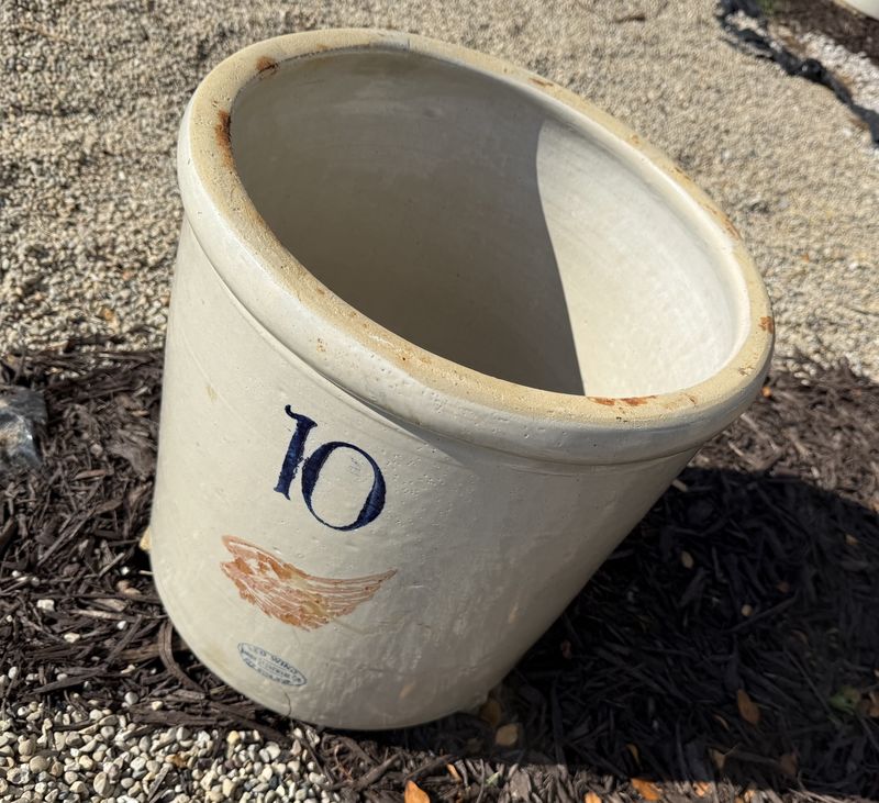 10 Gallon Redwing Crock Hairlines in the bottom