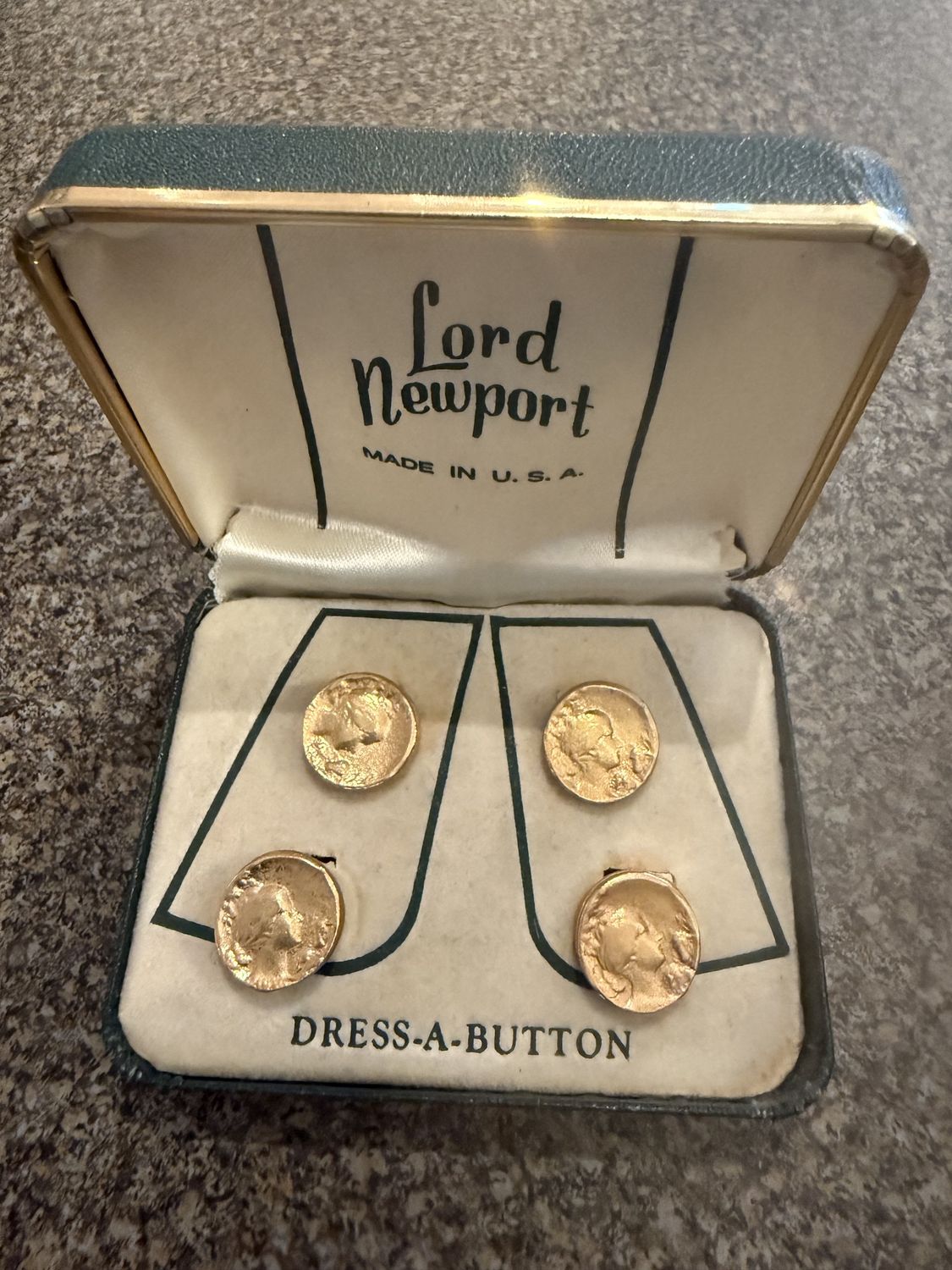 Lord Newport Dress Buttons Gold Tone Cameo Set of Four in Original Jewelry Box