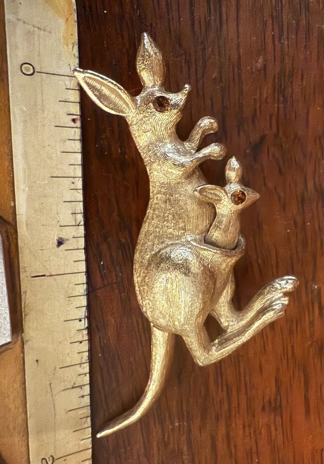 Vintage Avon Gold Tone Kangaroo Brooch Articulated (Mom&#39;s Tail Moved Joey)