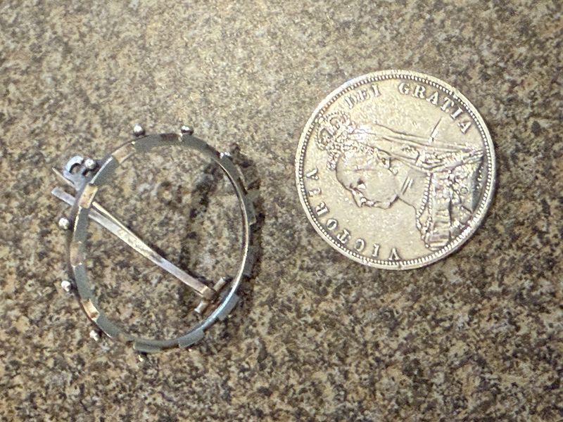 Sterling Victorian 1887 VICTORIA JUBILEE HEAD HALFCROWN, BRITISH SILVER COIN, EF in Convertible Sterling Bezel Brooch