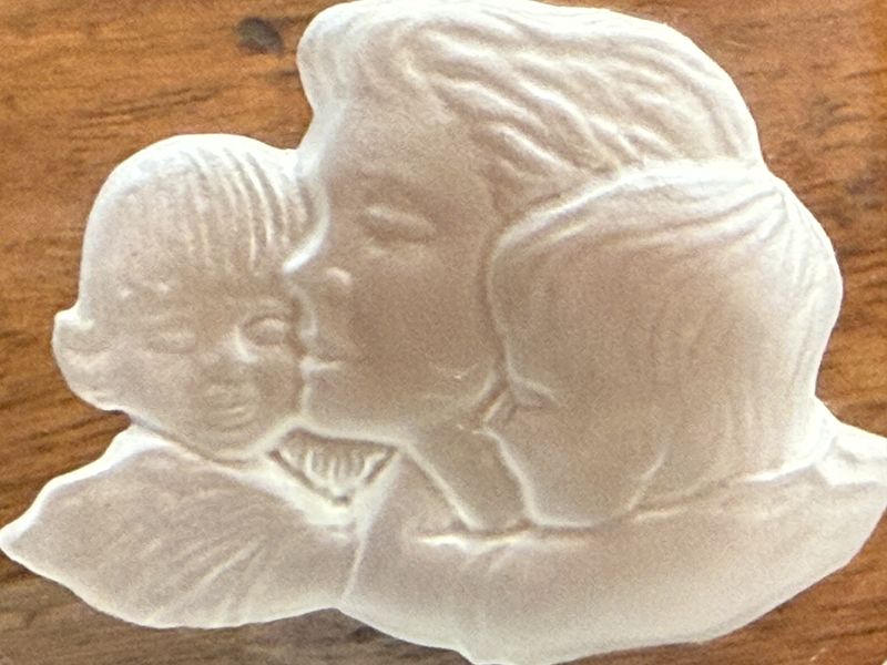 Mother's Day Crystal Intaglio Decor Piece E5981 1979