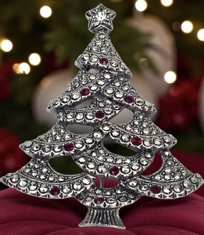 Christmas Tree Brooch Avon Vintage Silver Red Rhinestones