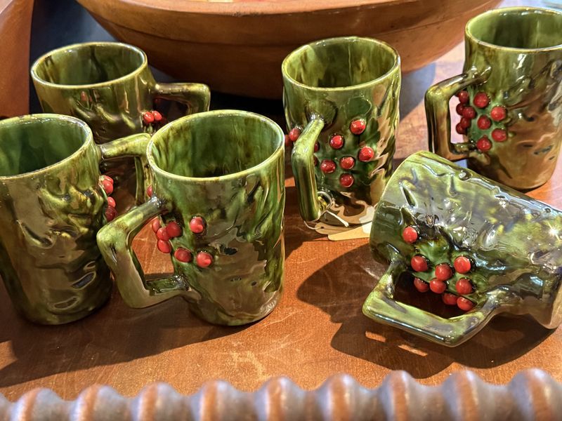 6 Christmas Mugs Calpotter Laguna California Handmade Holly &amp; Berries Pottery Christmas