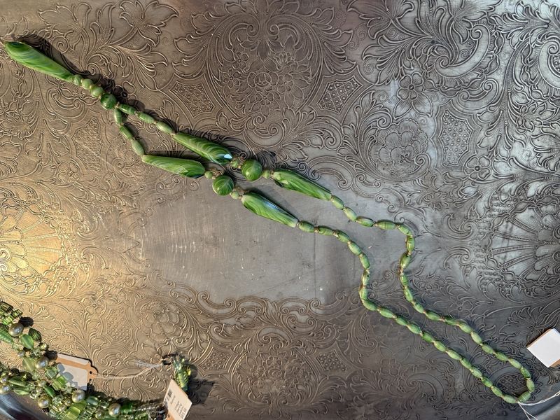 Green Givre Glass Deco Era Lariat