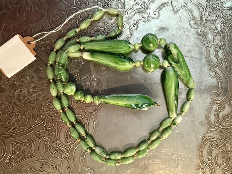 Green Givre Glass Deco Era Lariat