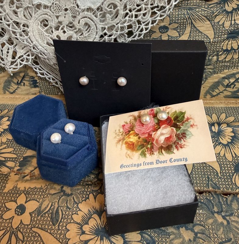 Pearl Post Earrings Cream Pillow 1/4"