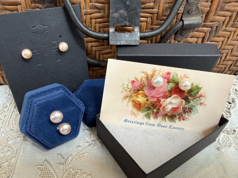 Small Pinkish Hue Pearl Stud Earrings 1/4"