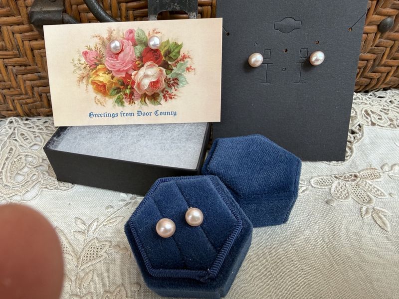 Small Pinkish Hue Pearl Stud Earrings 1/4"