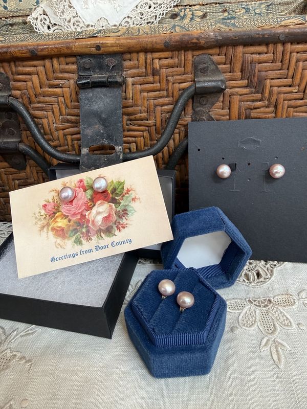 Light Mauve Pearl Stud Earrings-3/8"