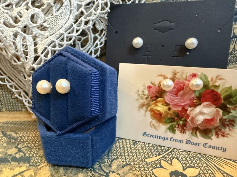 White Pearl Stud Earrings 1/4"