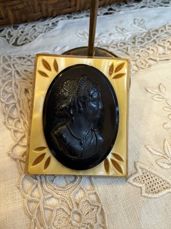 Bakelite Cameo Brooch Butterscoth, Mottled and Black