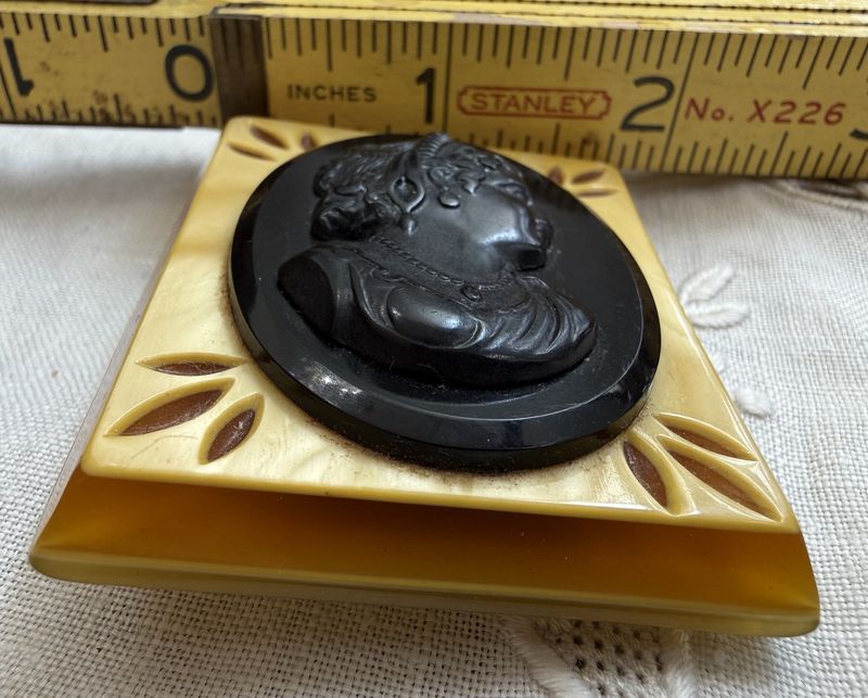 Bakelite Cameo Brooch Butterscoth, Mottled and Black