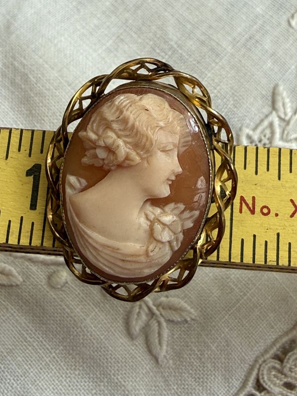 Natural Shell Carved Cameo in Goldtone Bezel Edwardian