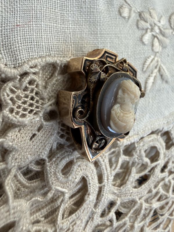 Victorian 14kt Gold Cameo Slide
