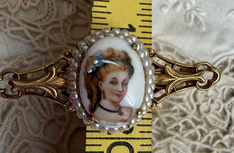 Vintage Florenze France Limoge Cameo Pearl Brooch
