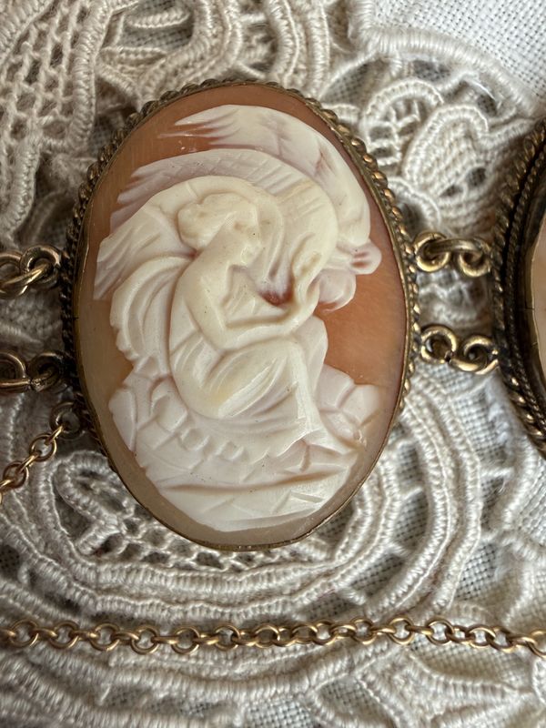 Stately Victorian Cameo Bracelet 5 Cameos 14kt
