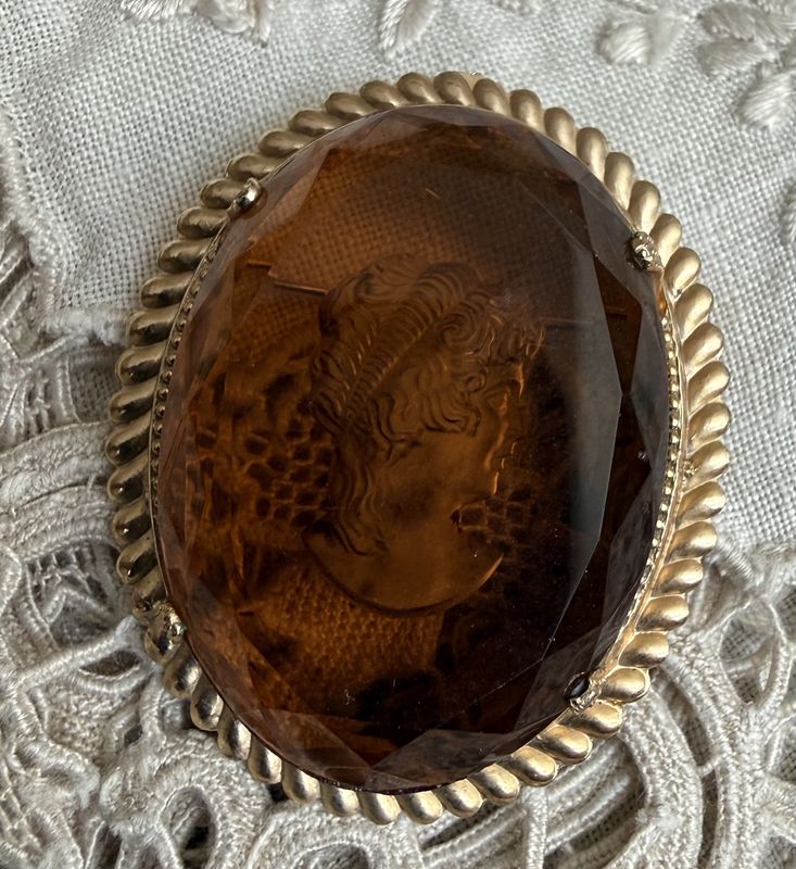 Vintage Amber Glass Cameo Brooch