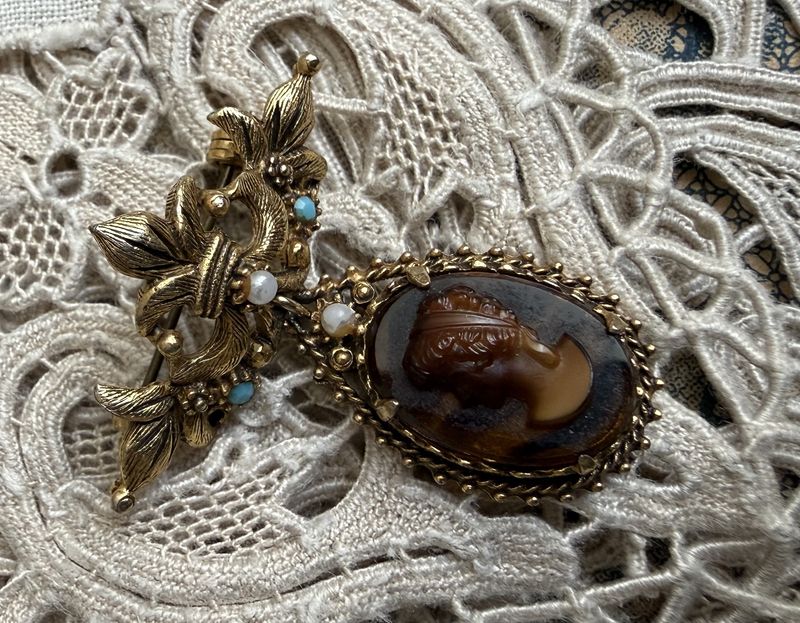 Vintage Florenza Cameo Brooch