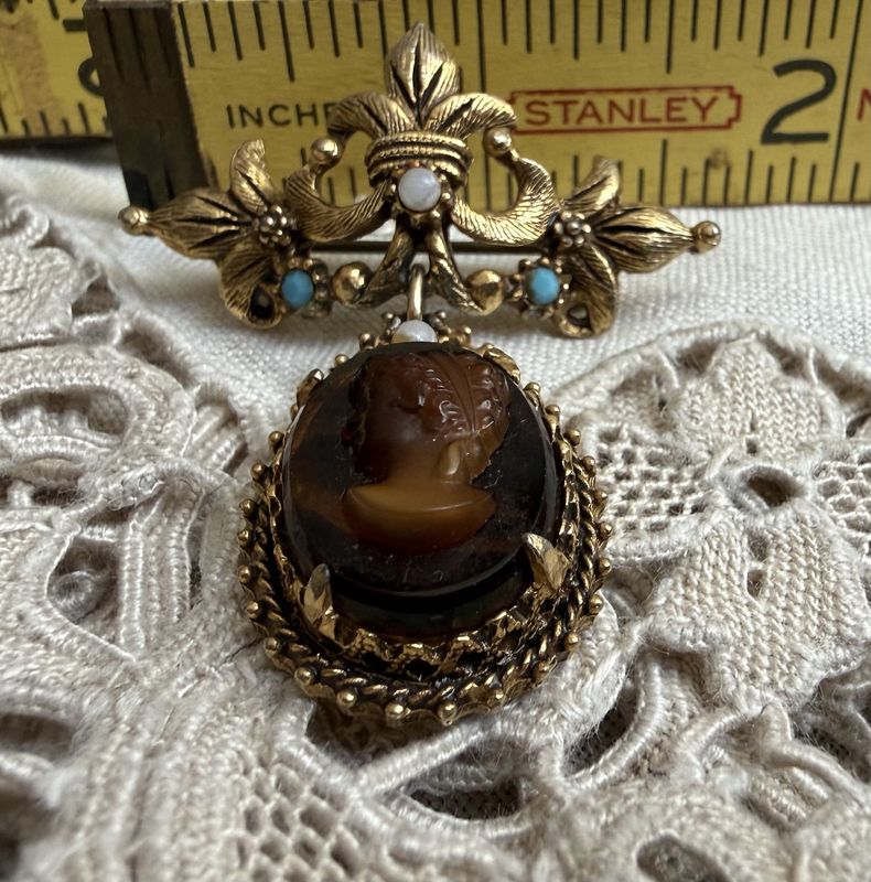Vintage Florenza Cameo Brooch