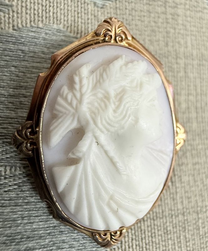 10KT Heirloom Angel Skin Coral Brooch/Pendant Cameo