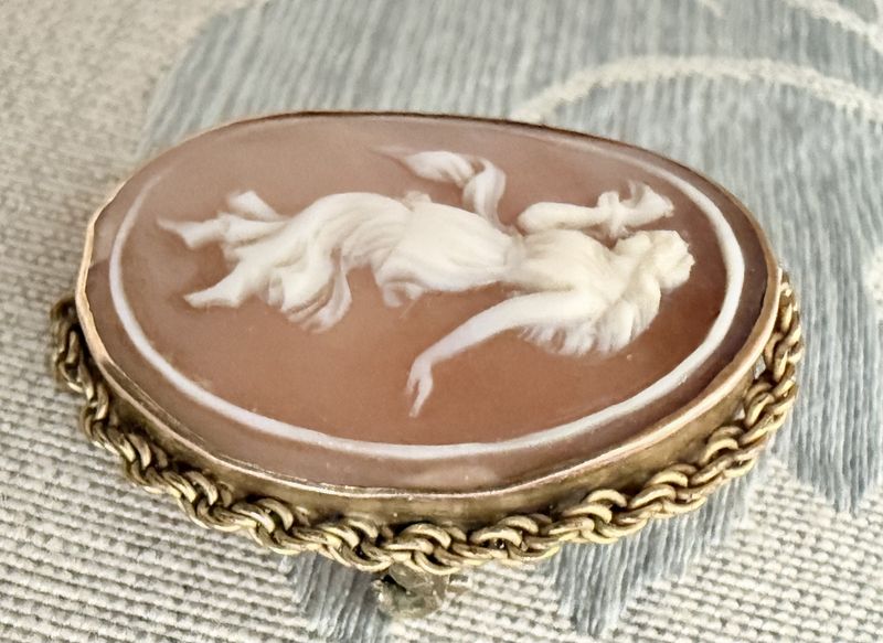Antique Carved Shell Cameo  Brooch  Greek Goddess