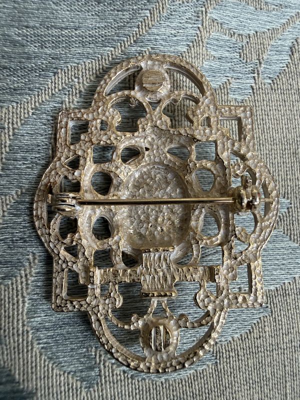 Vintage Costume Cameo Brooch