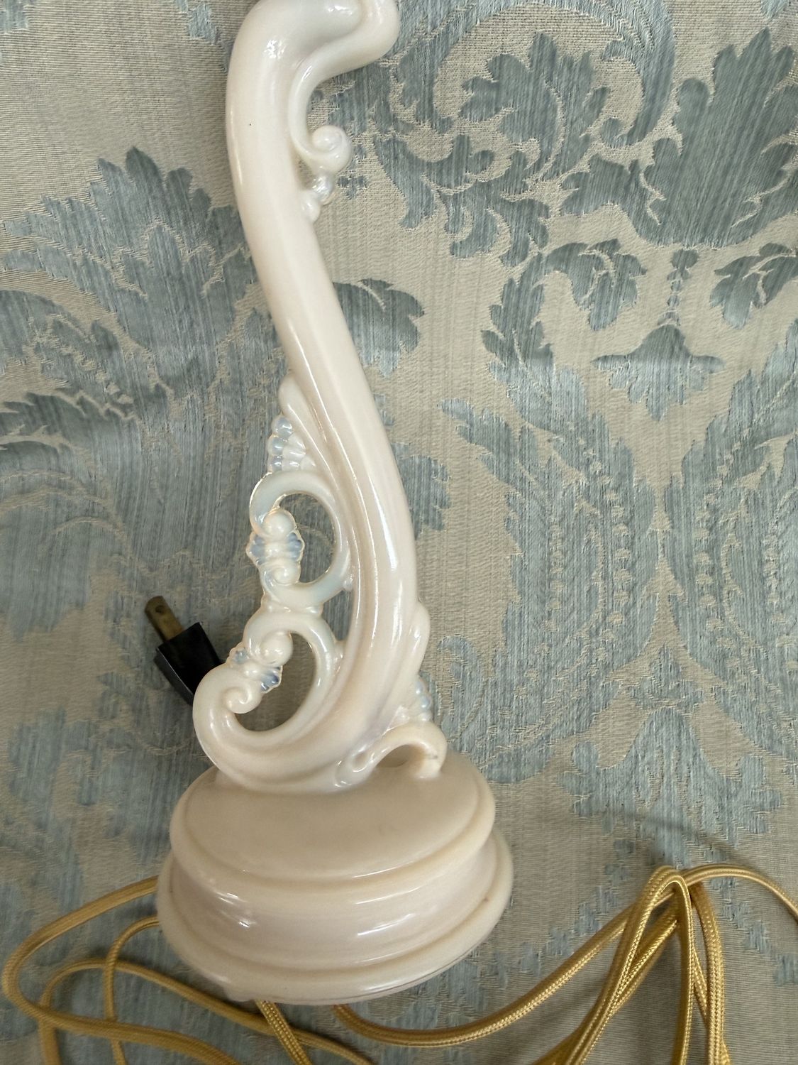 Alladin Alacite Uranium Glass Table Lamp