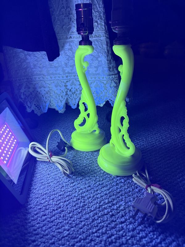Alladin Alacite Uranium Glass Table Lamp