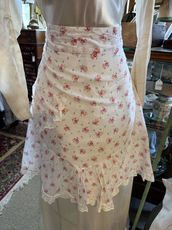 Sweet Lace Trimmed Vintage Apron with Pocket Floral
