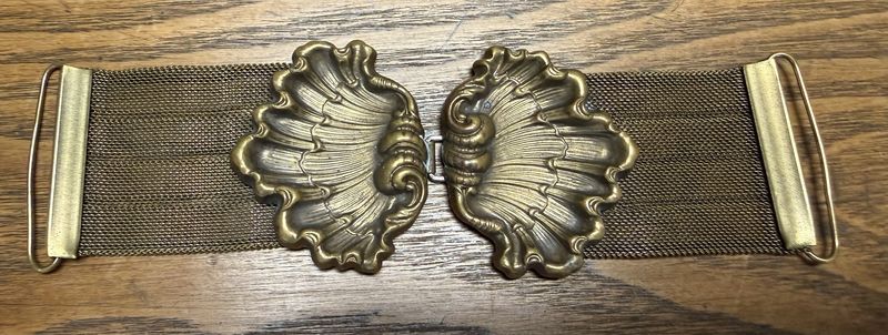 Romantic Period Shell Motif Mesh Belt Buckle-Metal