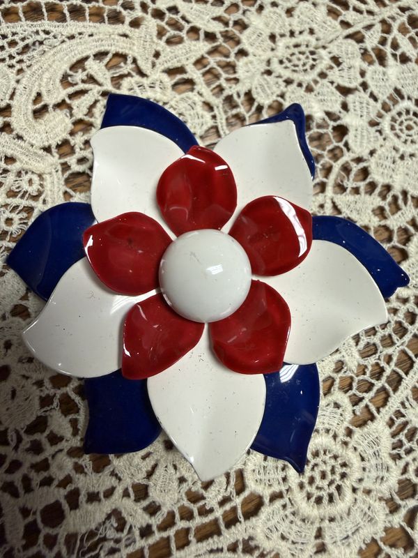 Vintage Mid century Enamel Painted Patriotic Flower Brooch 2
